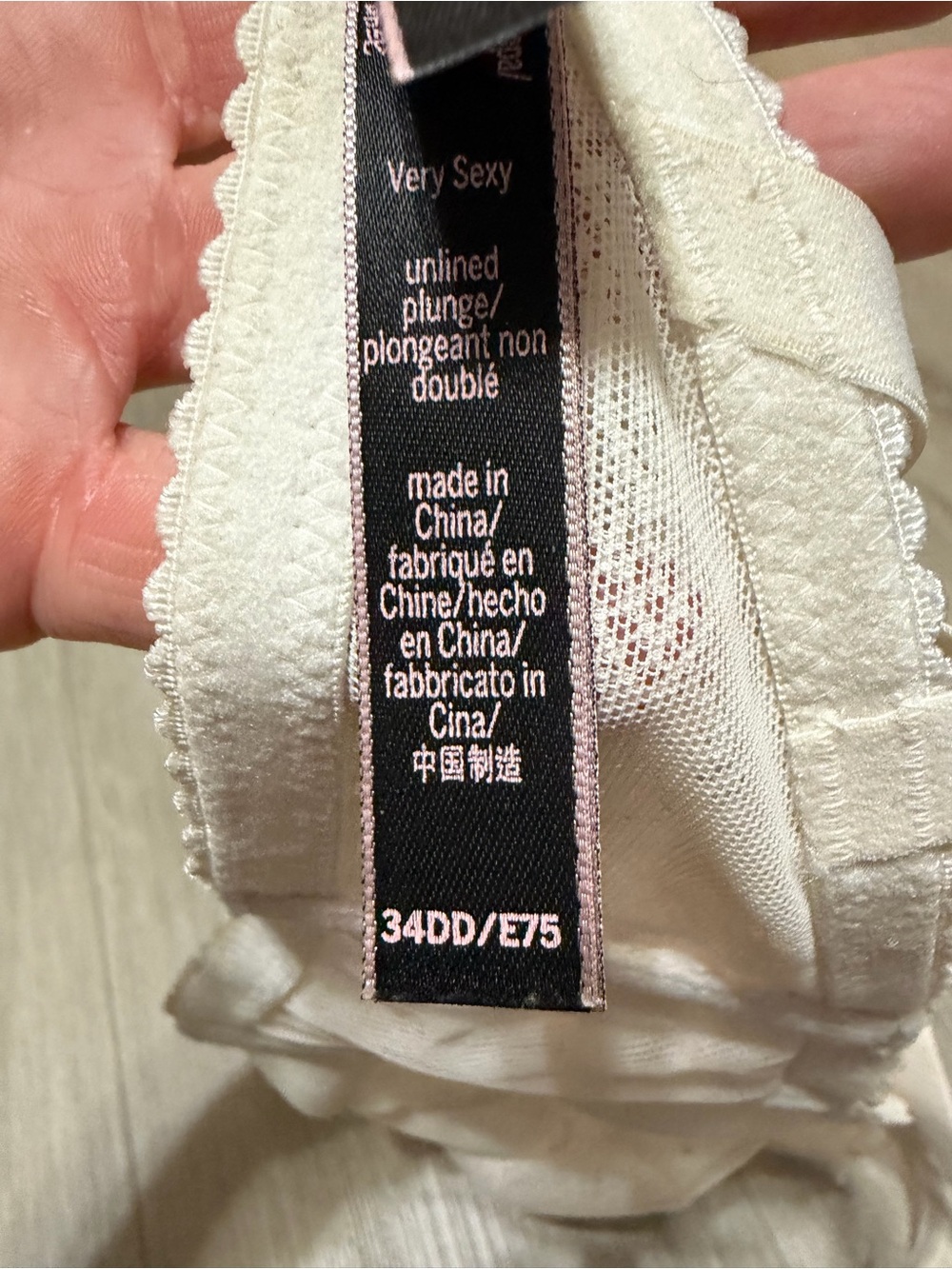 Victoria's Secret 34DD Great Condition Cream White Bra - Picture 2 of 6